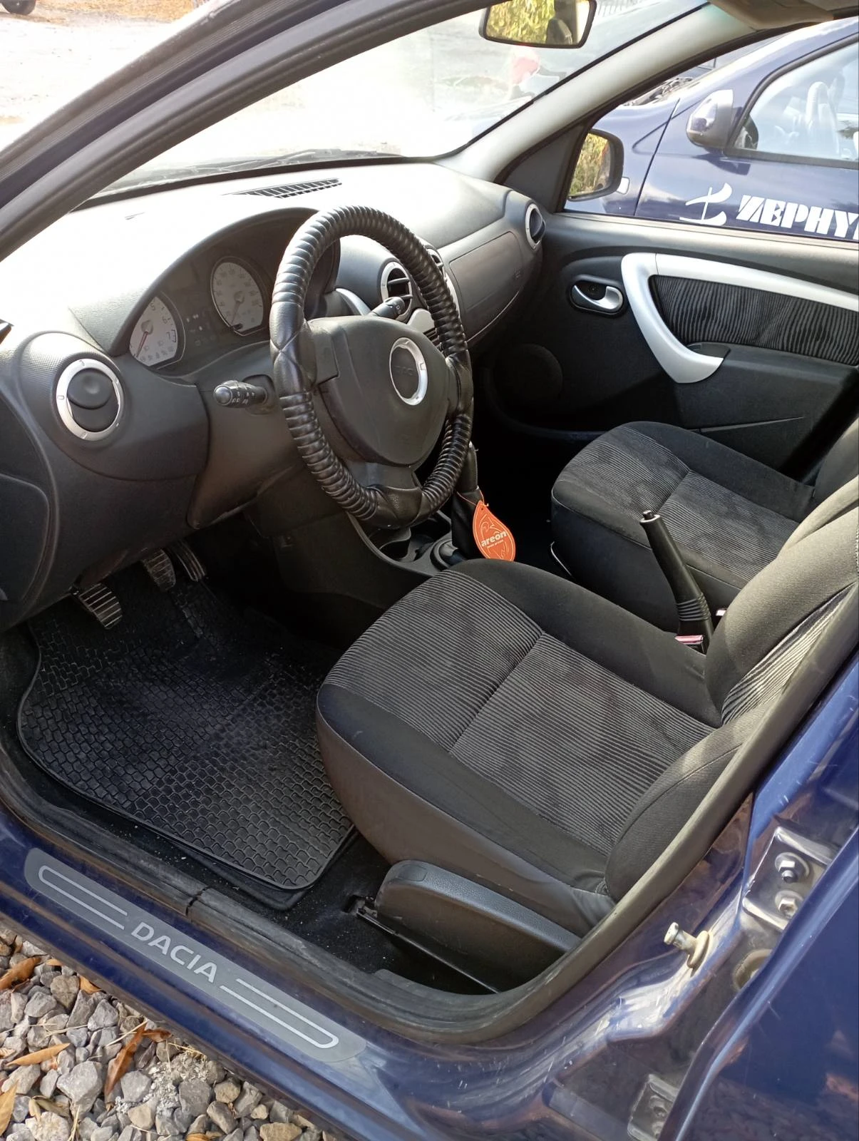 Dacia Sandero 1.4 бензин, снимка 7 - Автомобили и джипове - 56582108