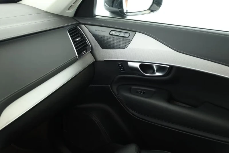 Volvo Xc90 B5/PLUS-BRIGHT/235HP/AWD/7S./LED/PANO/NAVI/667f, снимка 12 - Автомобили и джипове - 51521024