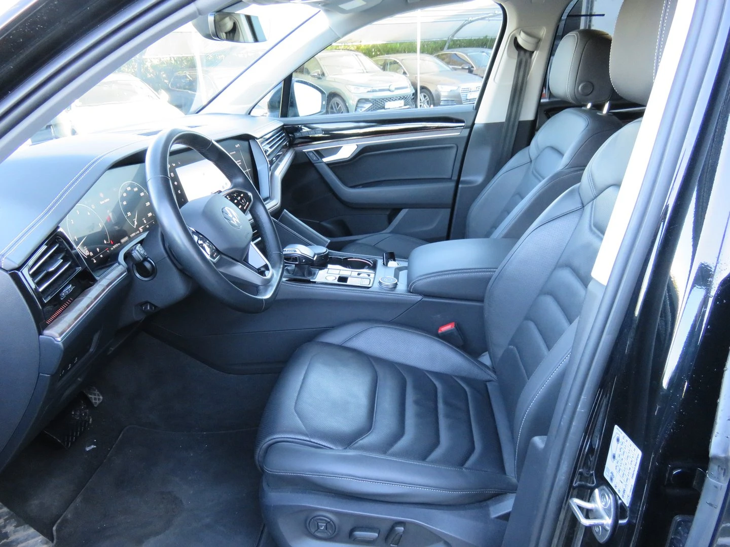 VW Touareg Elegance PA 3.0 V6 TDI SCR 4MOT - изображение 4