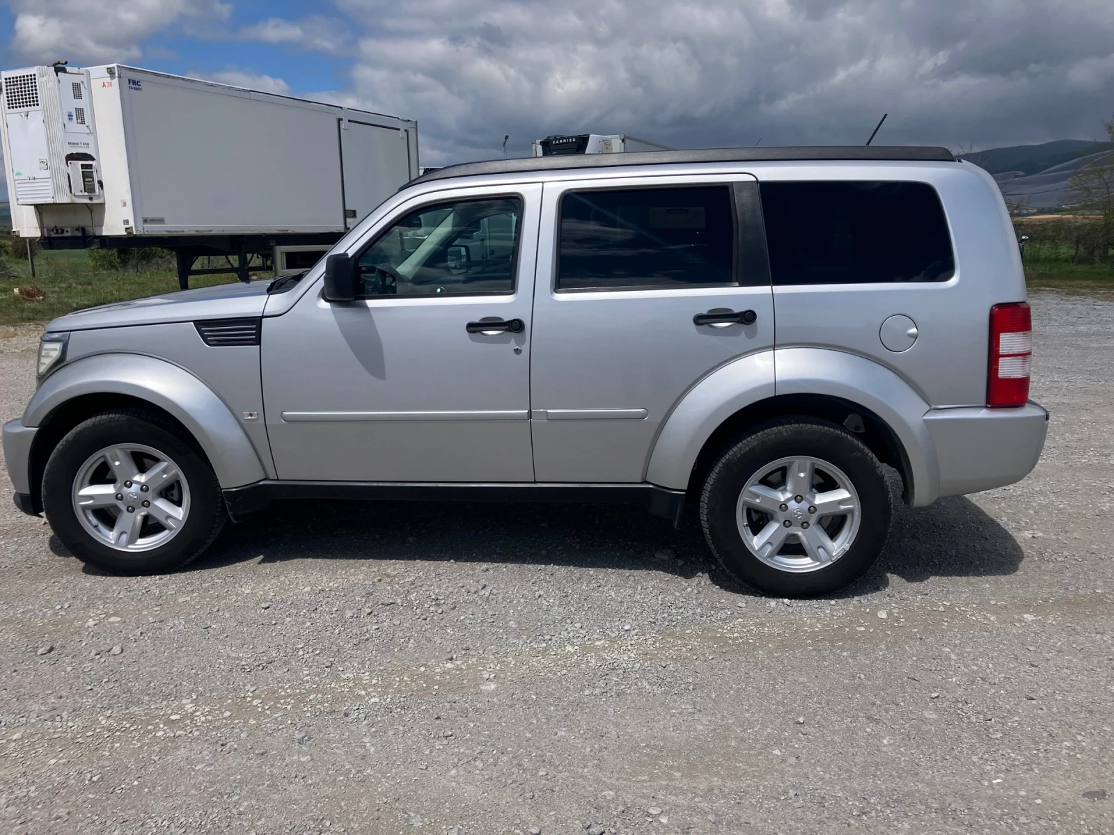 Dodge Nitro 2.8crdi Avtomat , снимка 4 - Автомобили и джипове - 54379237
