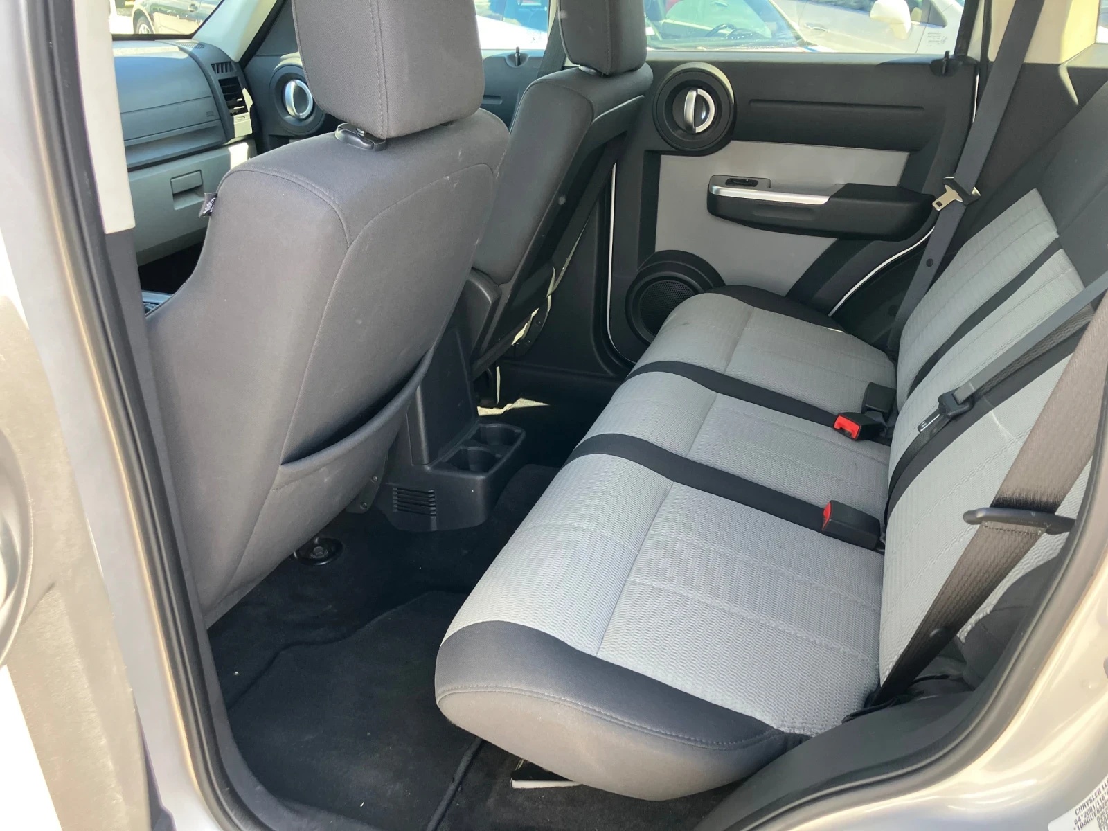 Dodge Nitro 2.8crdi Avtomat , снимка 14 - Автомобили и джипове - 54379237