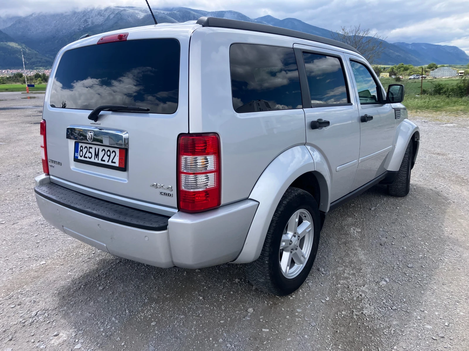 Dodge Nitro 2.8crdi Avtomat , снимка 8 - Автомобили и джипове - 54379237