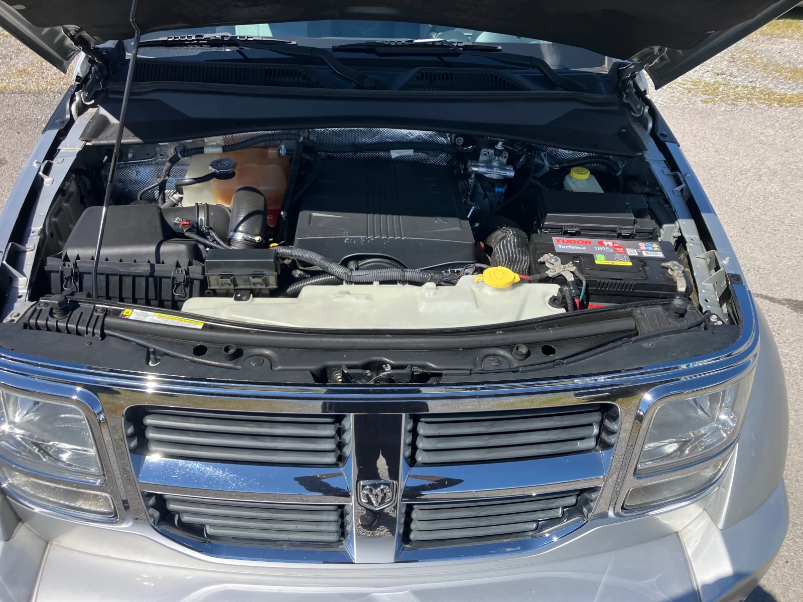Dodge Nitro 2.8crdi Avtomat , снимка 9 - Автомобили и джипове - 54379237