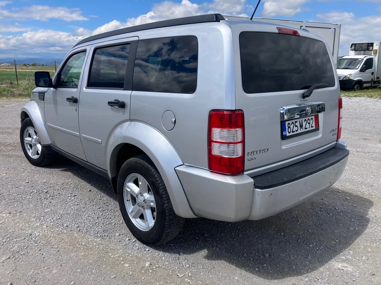 Dodge Nitro 2.8crdi Avtomat , снимка 6 - Автомобили и джипове - 54379237
