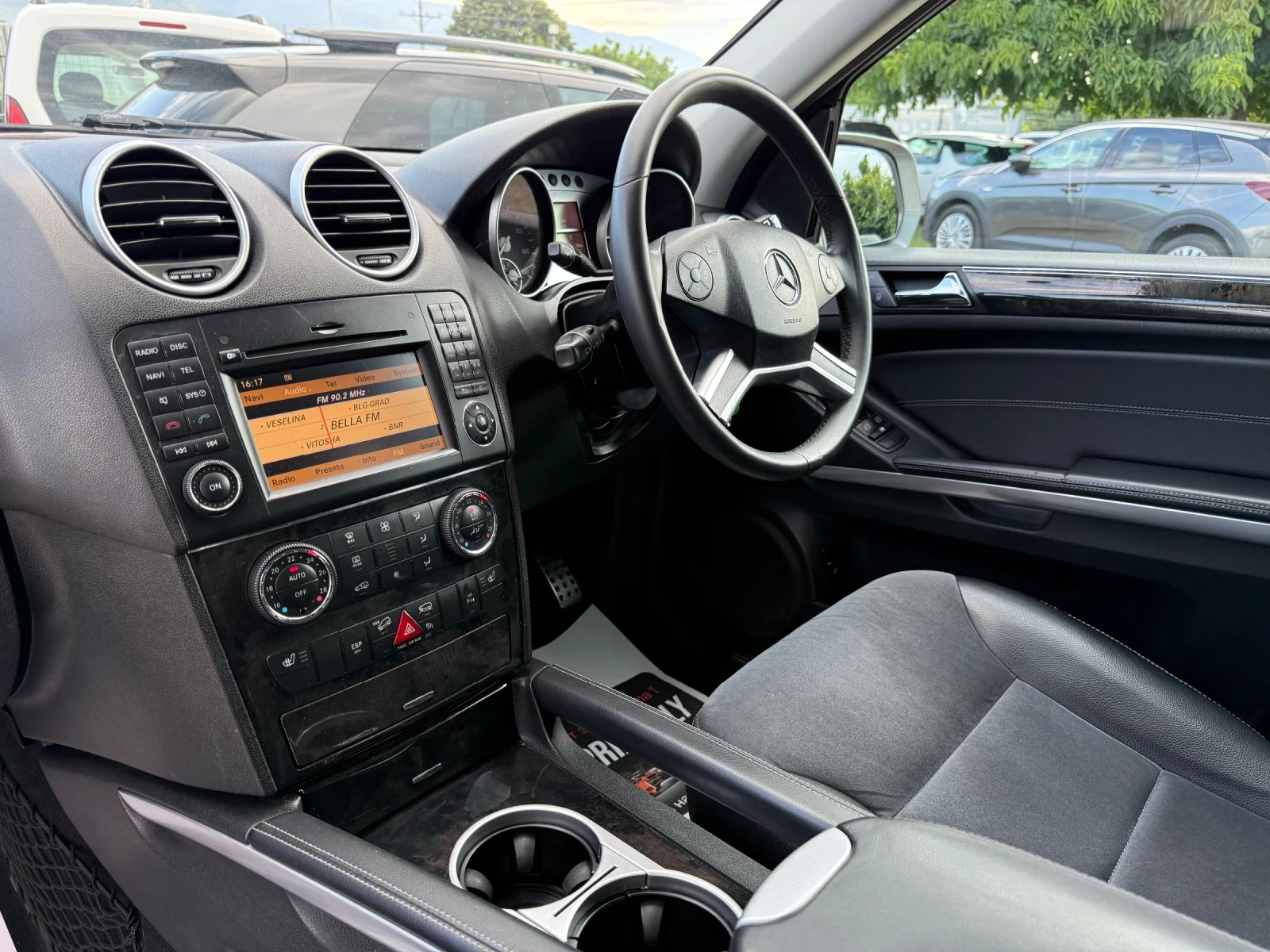 Mercedes-Benz ML 300, снимка 12 - Автомобили и джипове - 54983620