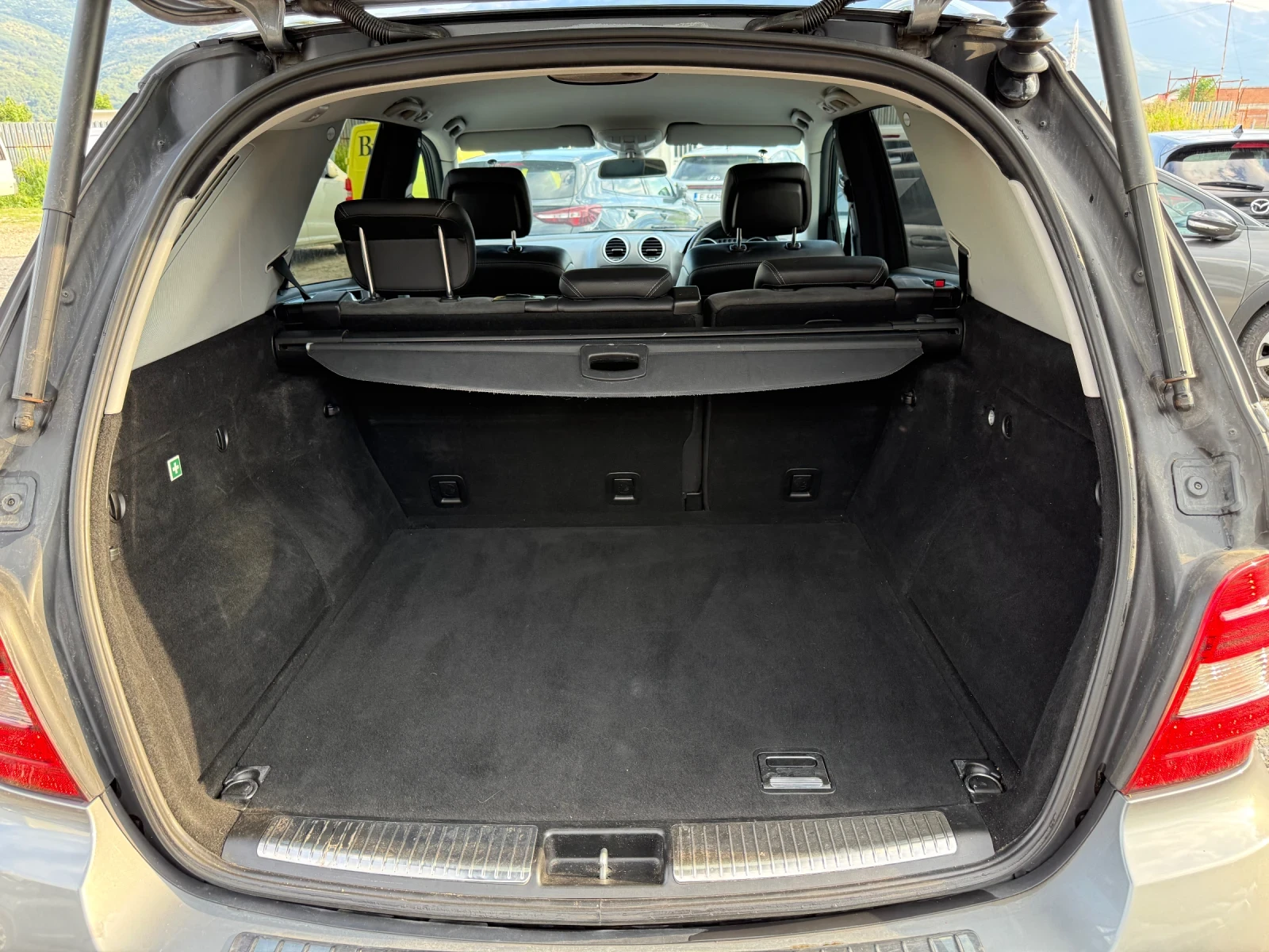 Mercedes-Benz ML 300, снимка 15 - Автомобили и джипове - 54983620