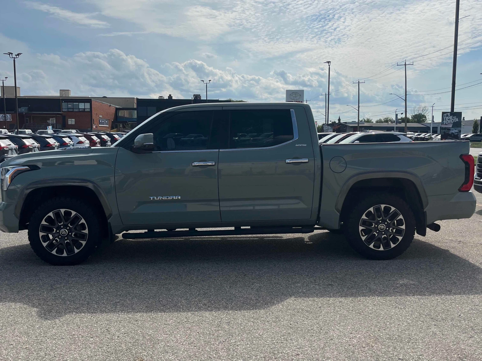 Toyota Tundra Limited Hybrid | CARFAX | АВТОФИНАНСИРАНЕ, снимка 3 - Автомобили и джипове - 55892602
