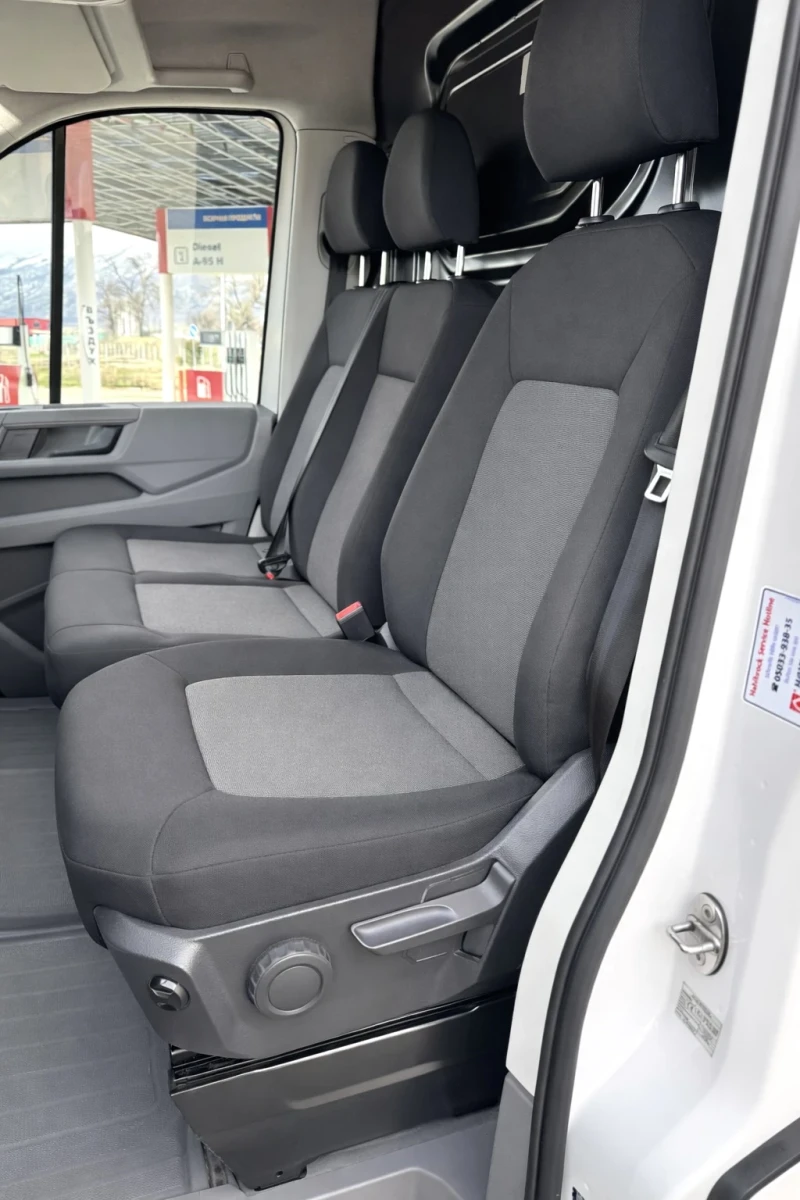 VW Crafter MAXI база, ТЕРМОИЗОЛИРАН ПЪЛНА СЕРВИЗНА ИСТОРИЯ! , снимка 12 - Бусове и автобуси - 53542005