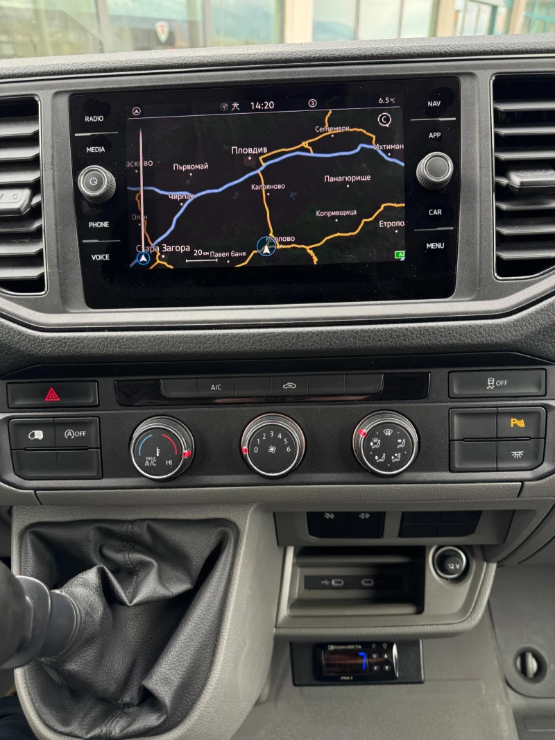 VW Crafter MAXI база, ТЕРМОИЗОЛИРАН ПЪЛНА СЕРВИЗНА ИСТОРИЯ! , снимка 16 - Бусове и автобуси - 53542005