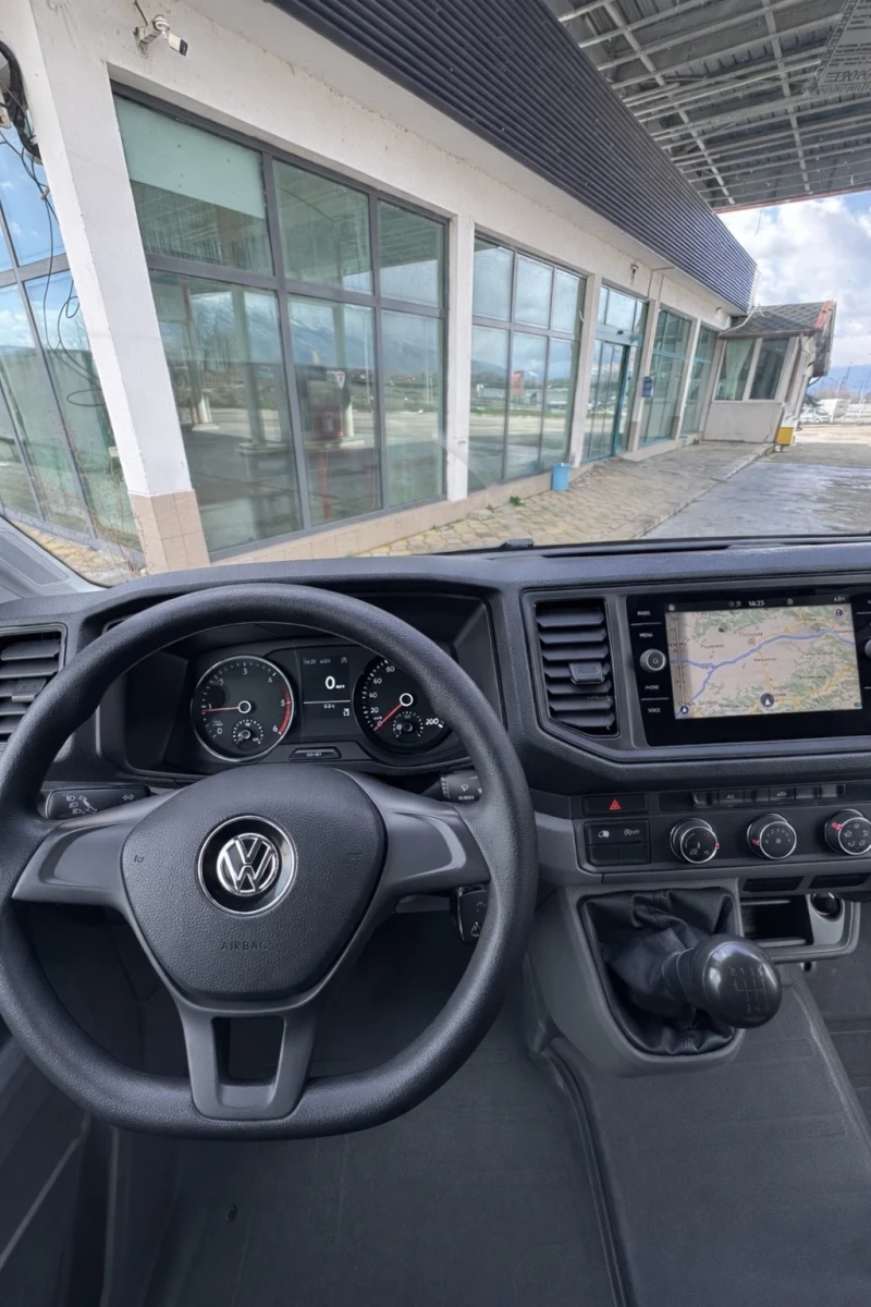 VW Crafter MAXI база, ТЕРМОИЗОЛИРАН ПЪЛНА СЕРВИЗНА ИСТОРИЯ! , снимка 14 - Бусове и автобуси - 53542005