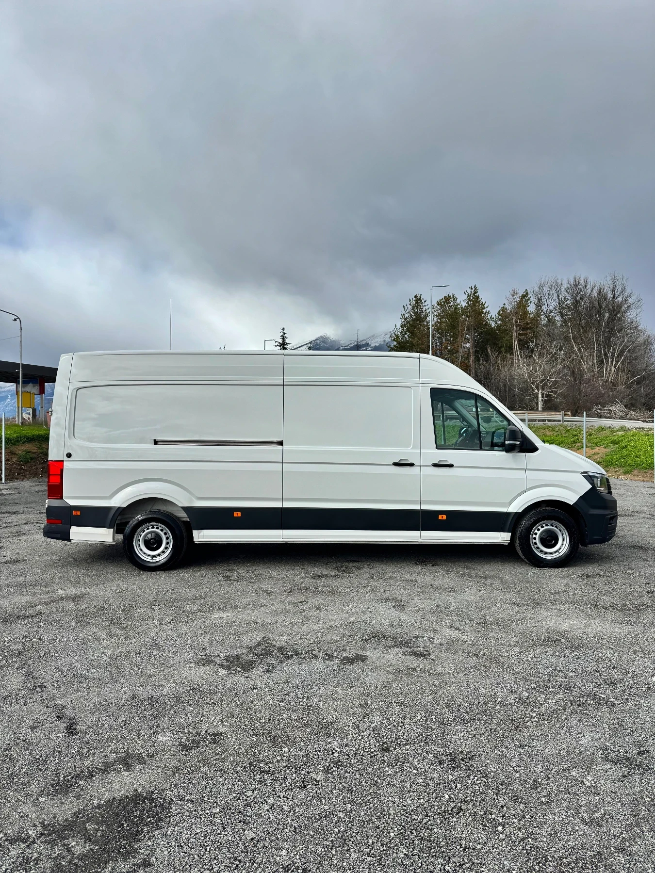 VW Crafter MAXI база, ТЕРМОИЗОЛИРАН ПЪЛНА СЕРВИЗНА ИСТОРИЯ!  - изображение 4