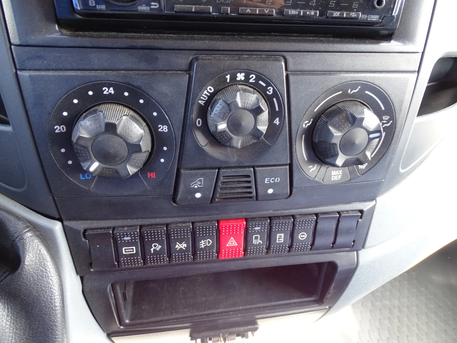 Iveco 35s14  КАТ. * Б* 7-места * КЛИМАТИК* , снимка 15 - Бусове и автобуси - 56199205