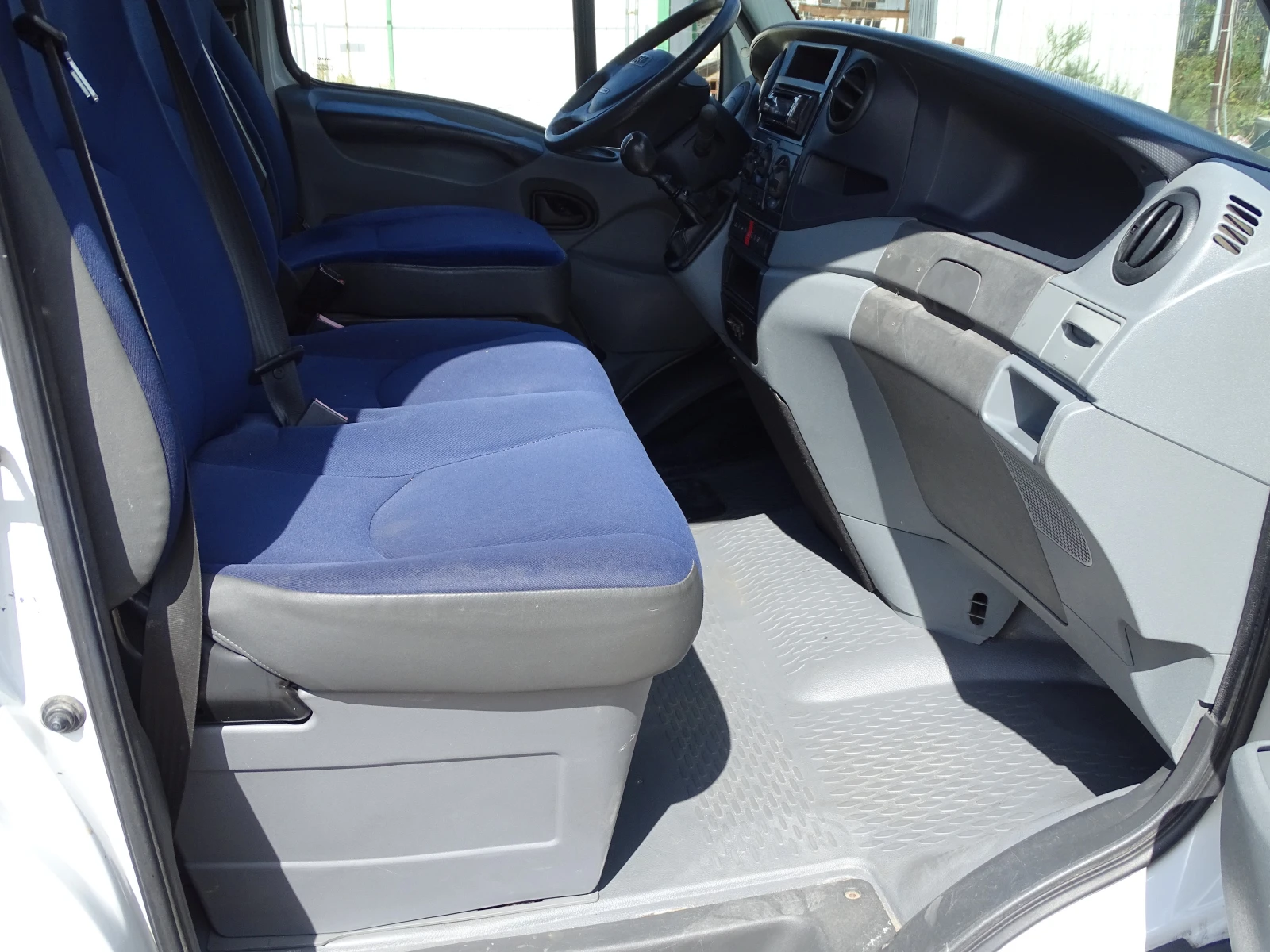 Iveco 35s14  КАТ. * Б* 7-места * КЛИМАТИК* , снимка 12 - Бусове и автобуси - 56199205