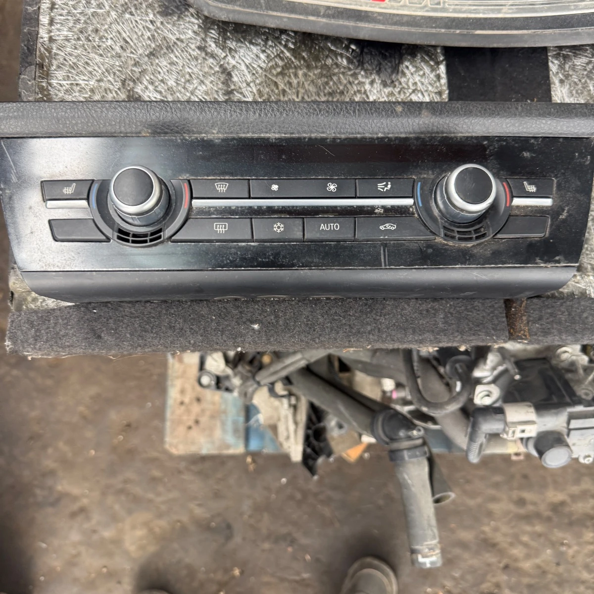 Панел за управление на климатик и радио за BMW F10 9249708-01-1910-1910