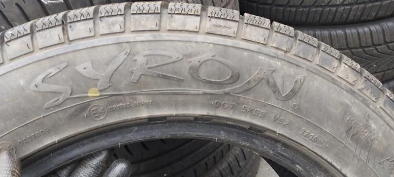 Гуми Зимни 235/60R18, снимка 4 - Гуми и джанти - 31641211