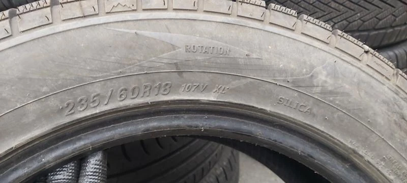 Гуми Зимни 235/60R18, снимка 6 - Гуми и джанти - 31641211