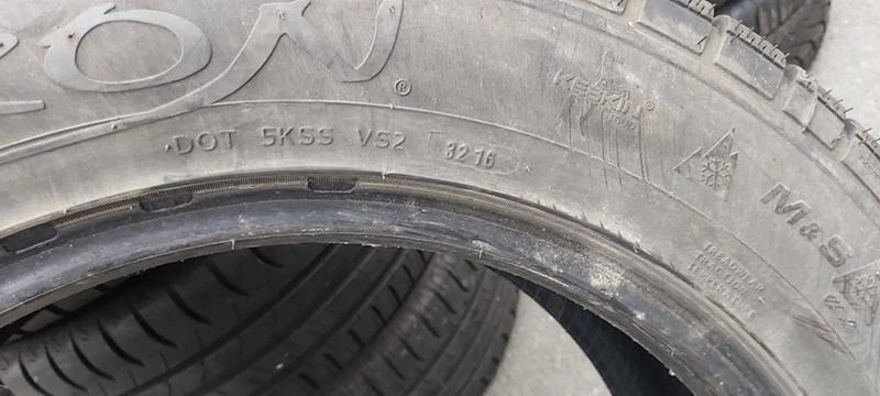 Гуми Зимни 235/60R18, снимка 5 - Гуми и джанти - 31641211