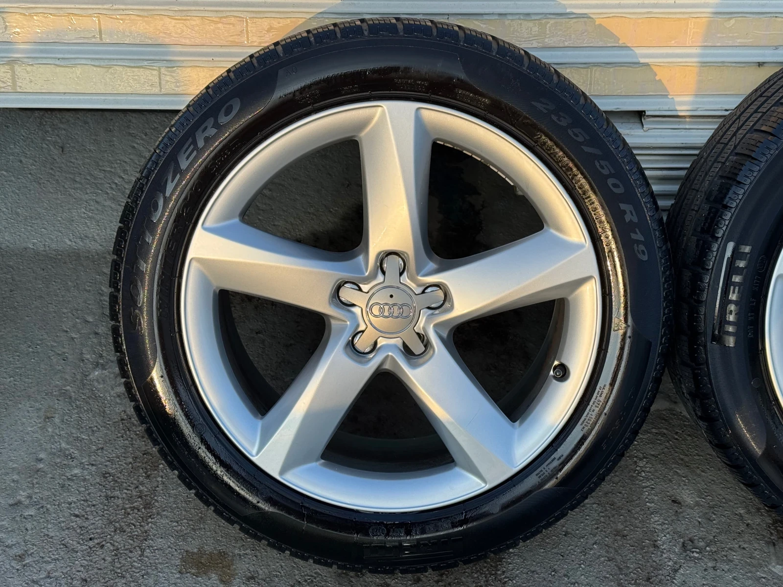 Гуми с джанти Pirelli 235/50R19, снимка 2 - Гуми и джанти - 53616976