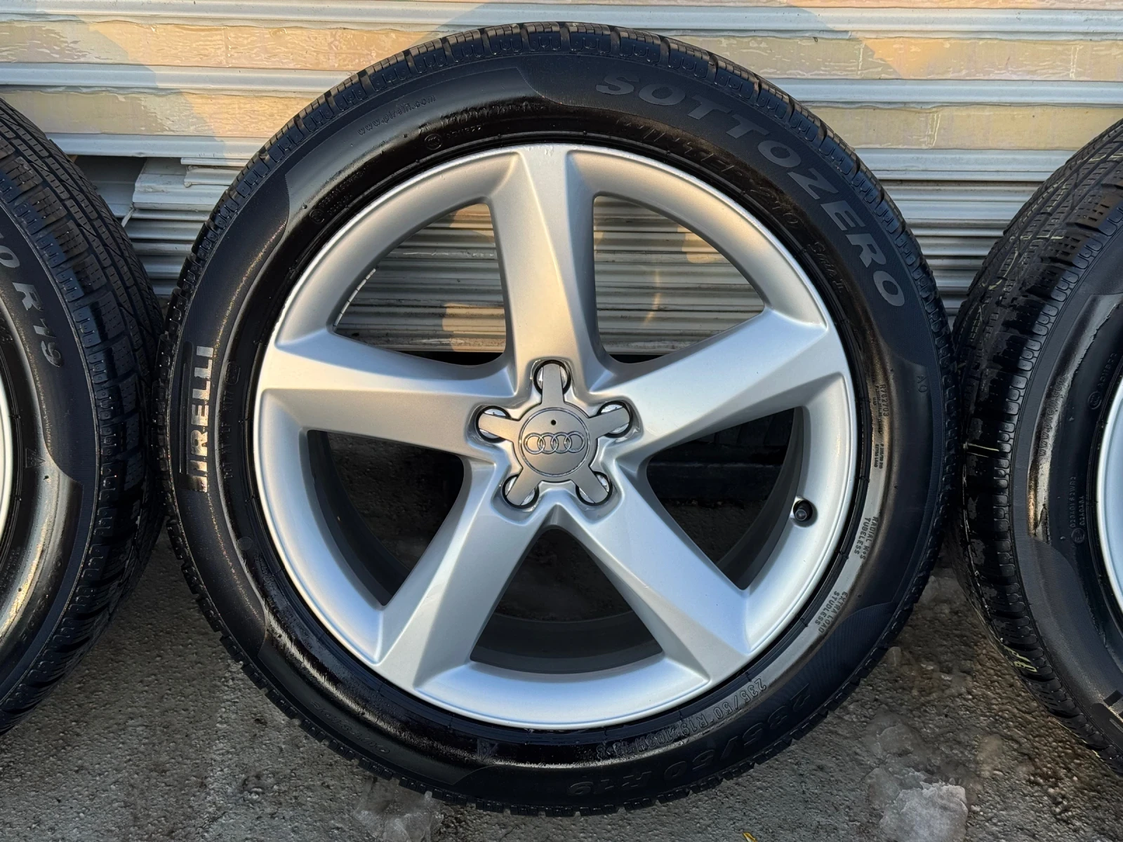 Гуми с джанти Pirelli 235/50R19, снимка 3 - Гуми и джанти - 53616976
