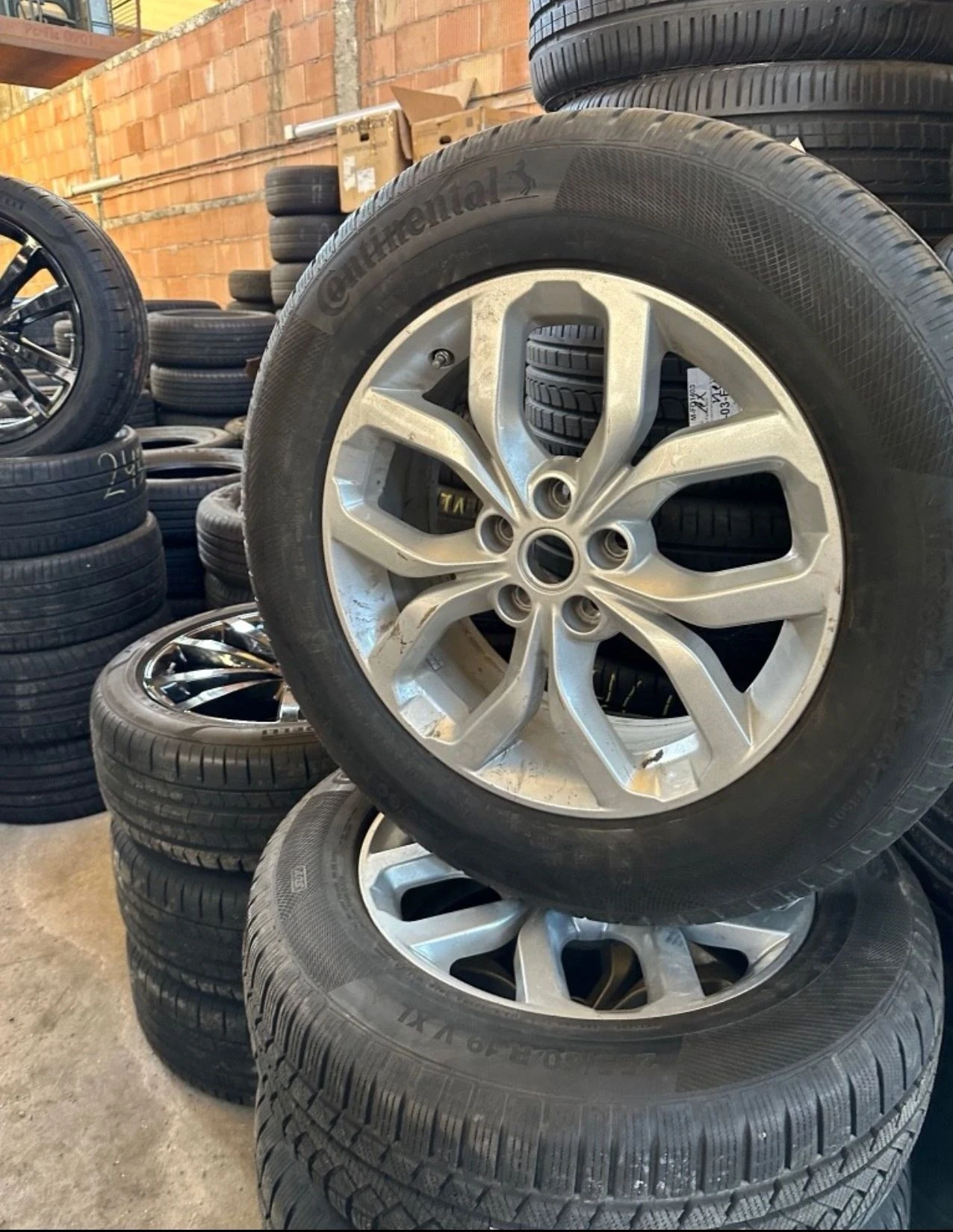 Гуми с джанти Continental 255/60R19