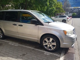  Chrysler Town and Co...