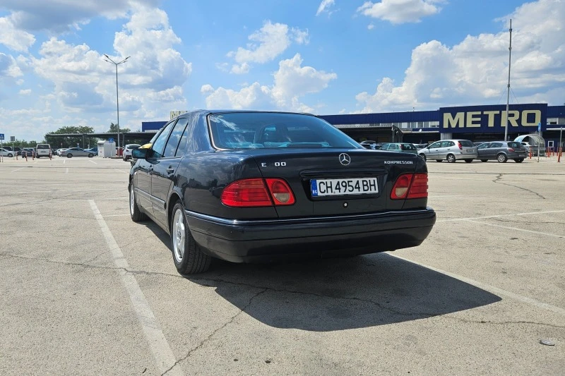 Mercedes-Benz E 200 Kompressor, снимка 4 - Автомобили и джипове - 46761622