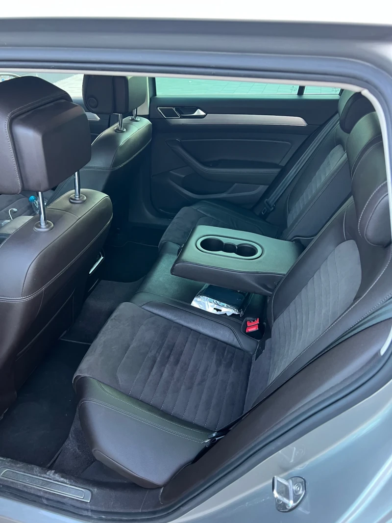 VW Passat 2.0 bitdi 240hp HIGHLINE DIGITAL сервизна история, снимка 11 - Автомобили и джипове - 51085299
