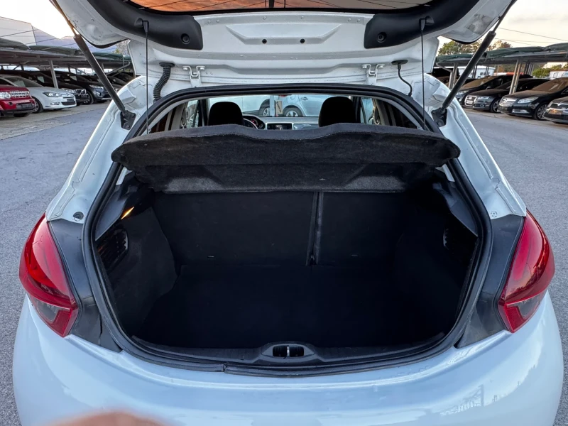 Peugeot 208 1.6HDI ИТАЛИЯ, снимка 8 - Автомобили и джипове - 52124559