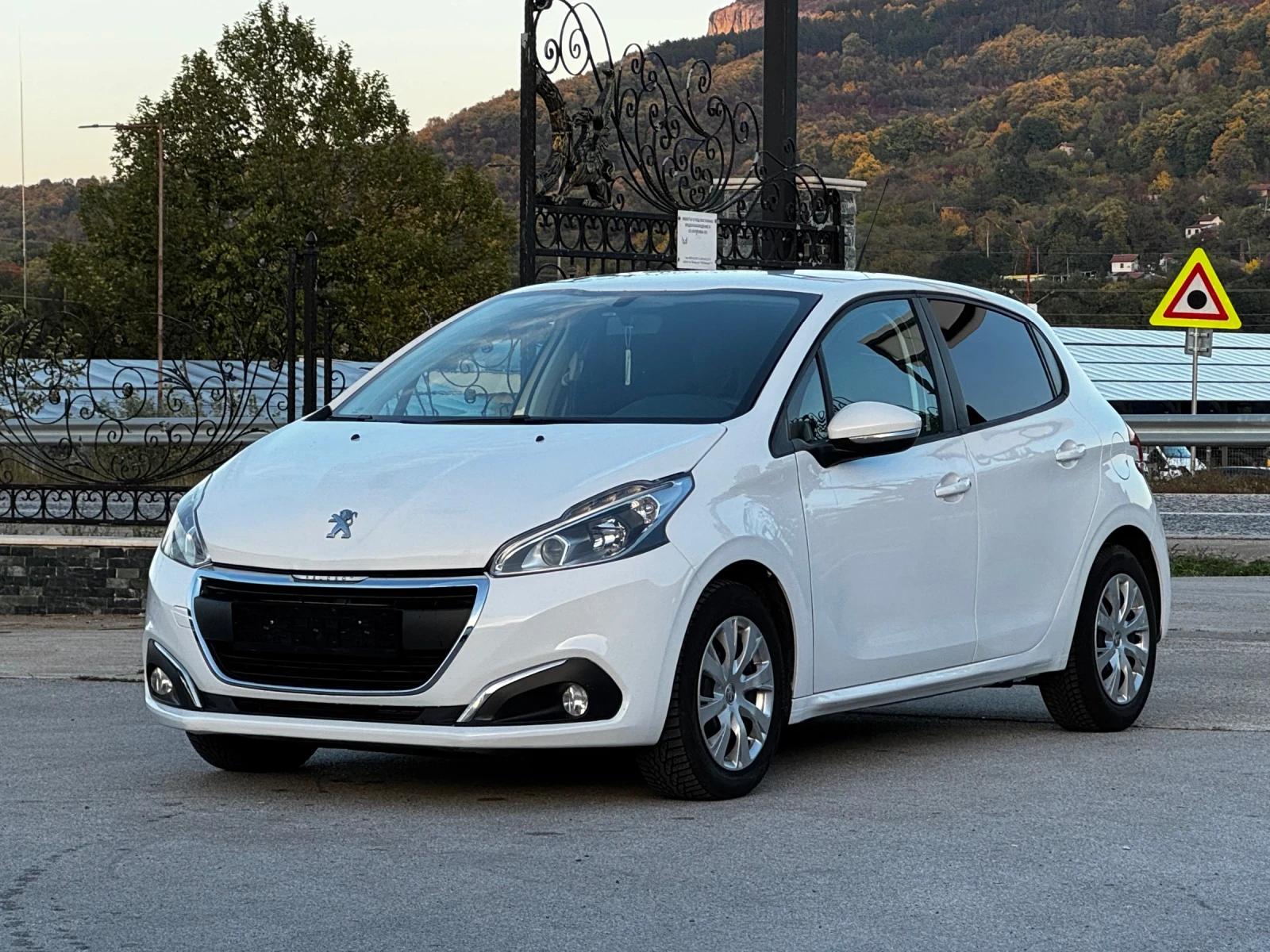 Peugeot 208 1.6HDI ИТАЛИЯ, снимка 1