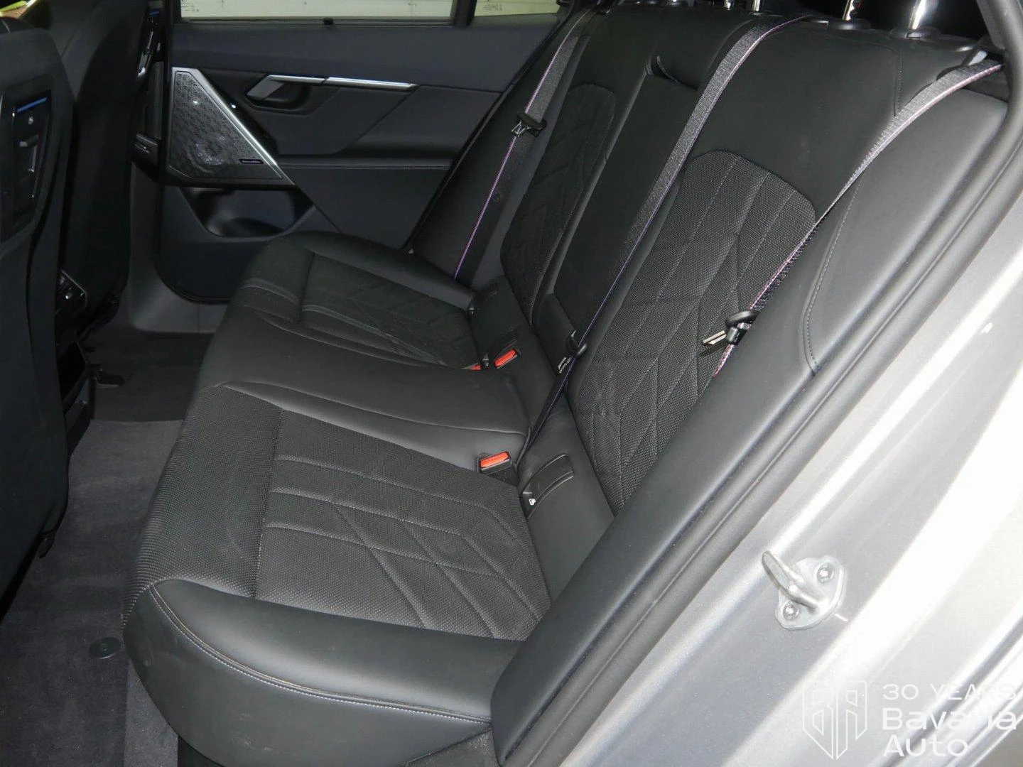 BMW i5 M60 xDrive Touring - изображение 8