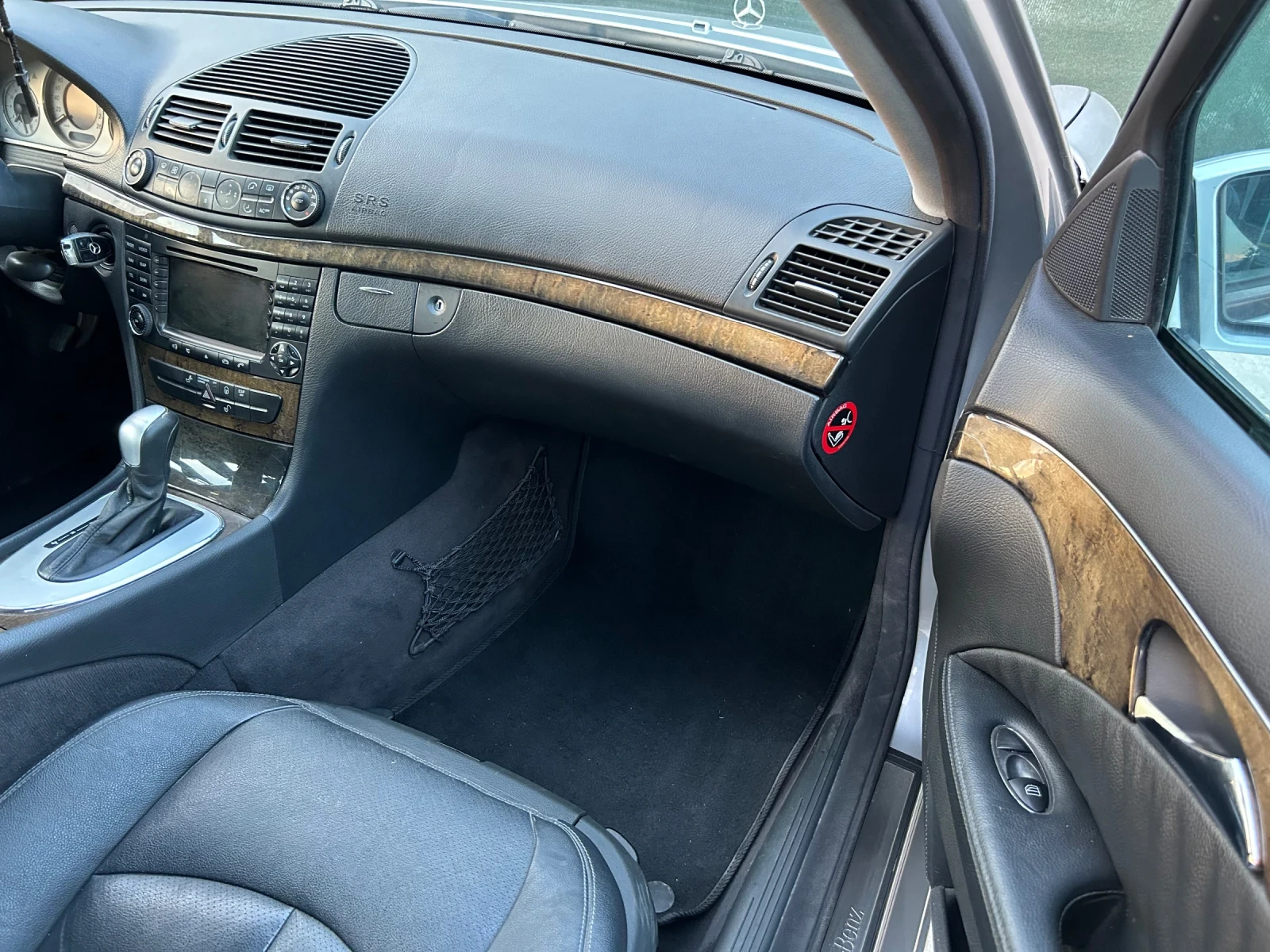 Mercedes-Benz E 270, снимка 10 - Автомобили и джипове - 54159388