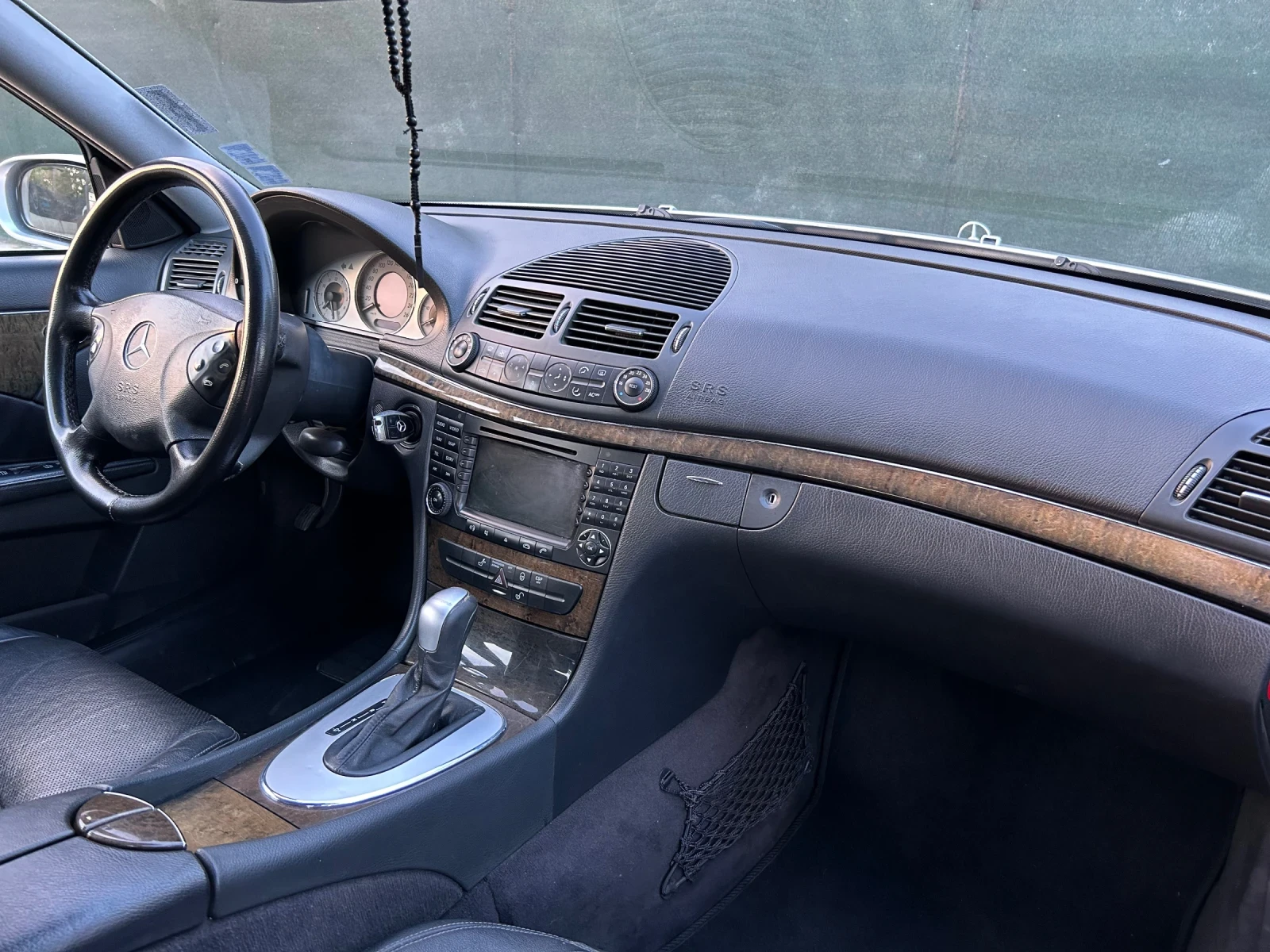 Mercedes-Benz E 270, снимка 11 - Автомобили и джипове - 54159388