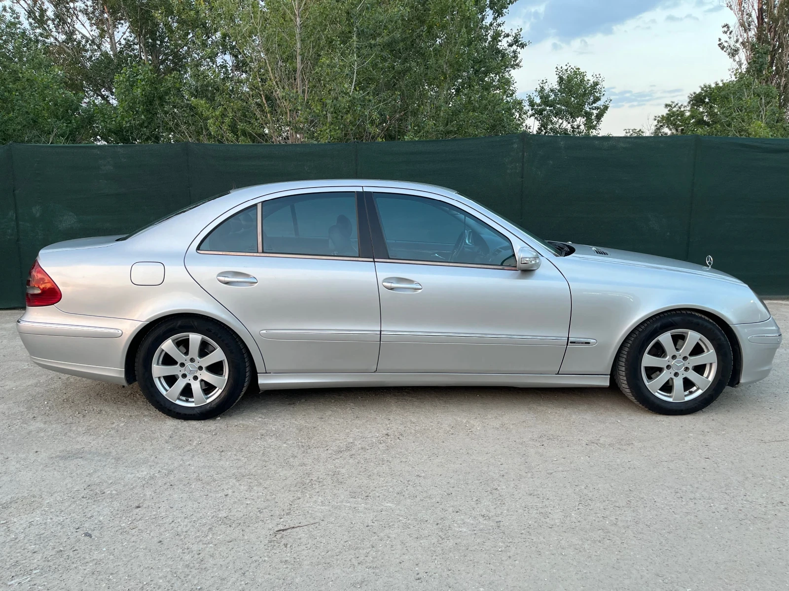Mercedes-Benz E 270, снимка 6 - Автомобили и джипове - 54159388