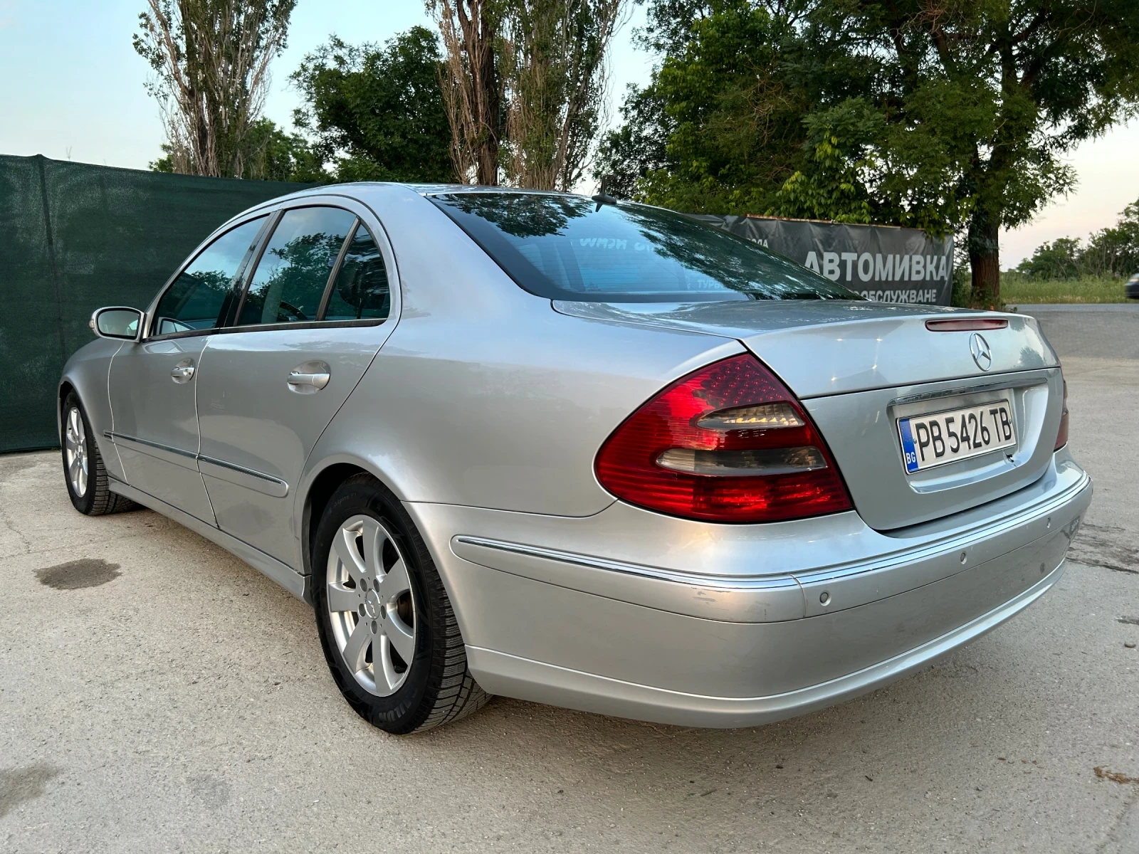 Mercedes-Benz E 270, снимка 3 - Автомобили и джипове - 54159388