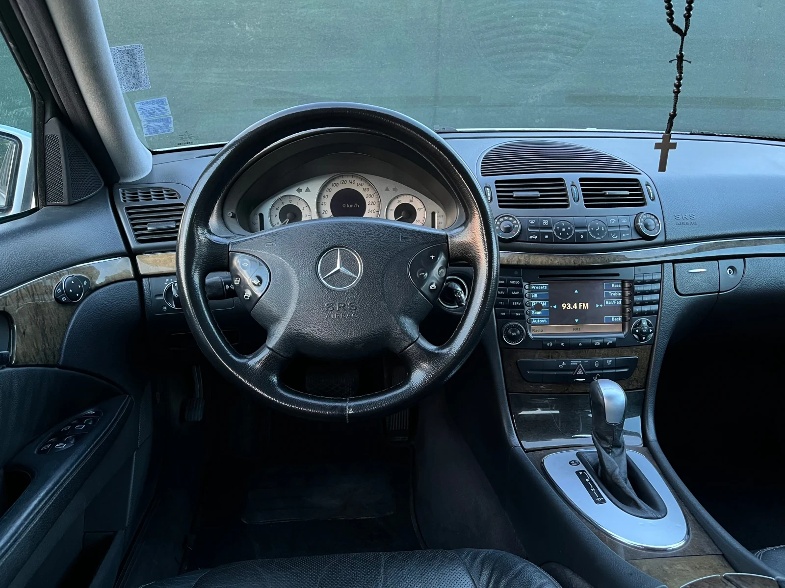 Mercedes-Benz E 270, снимка 12 - Автомобили и джипове - 54159388