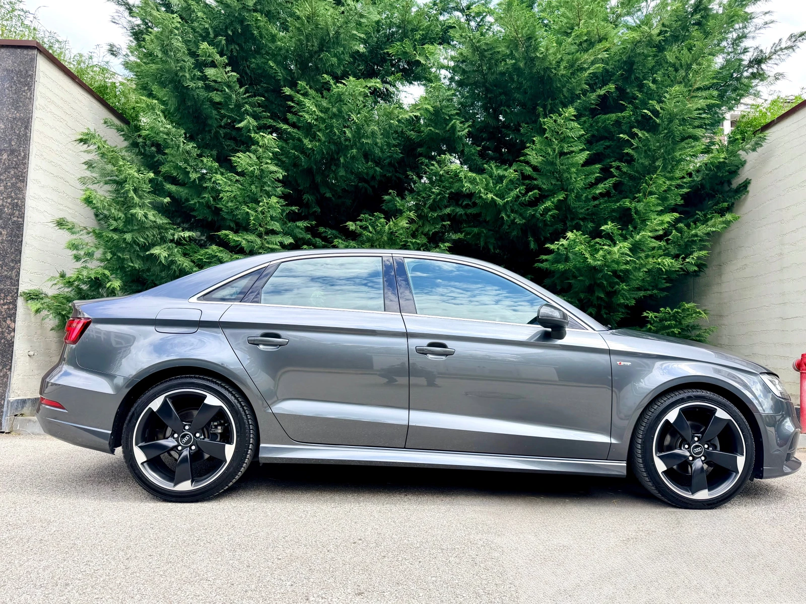 Audi A3 2.0TDI S-LINE SEDAN PARKTRONIK MATRIX , снимка 4 - Автомобили и джипове - 54388996