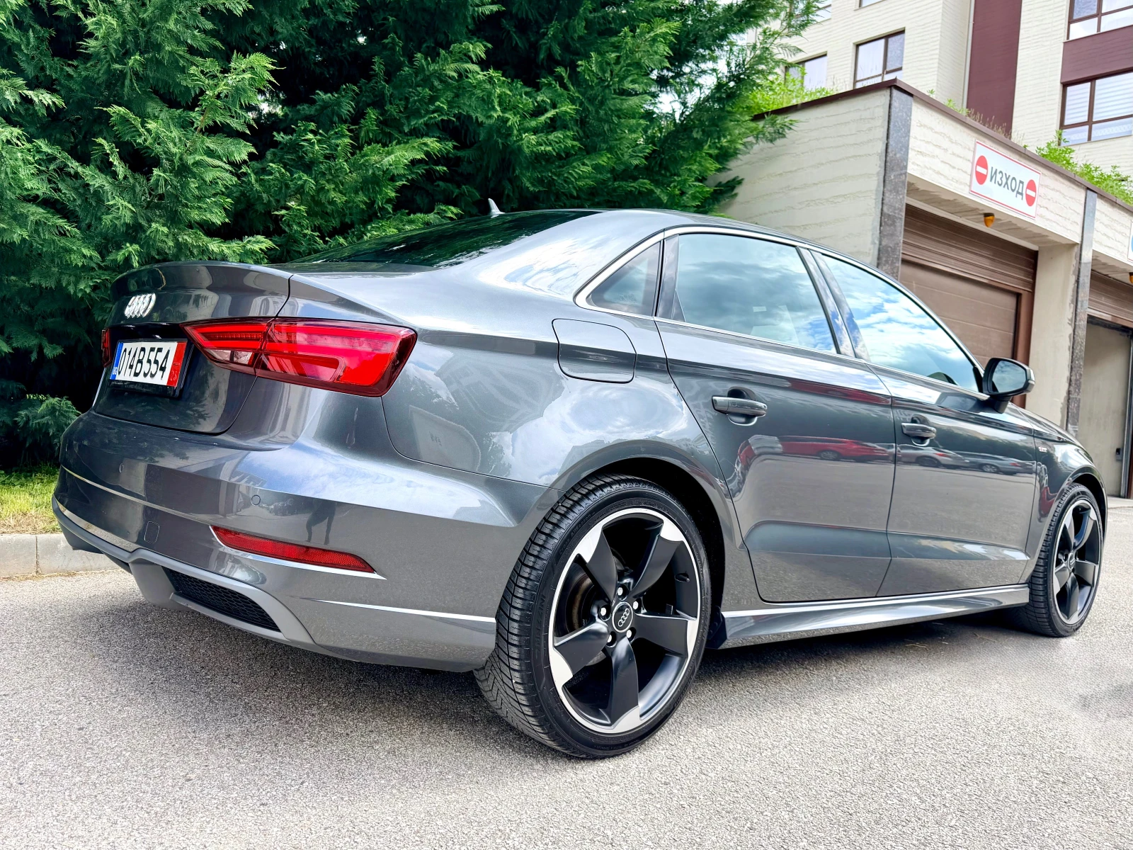 Audi A3 2.0TDI S-LINE SEDAN PARKTRONIK MATRIX , снимка 5 - Автомобили и джипове - 54388996