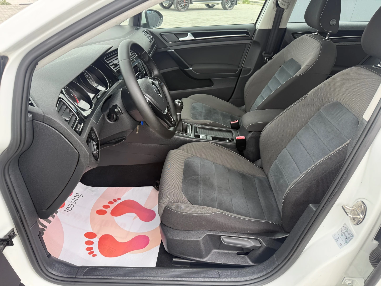 VW Golf 1.6 TDI Highline  Собствен лизинг !!!, снимка 9 - Автомобили и джипове - 54401729