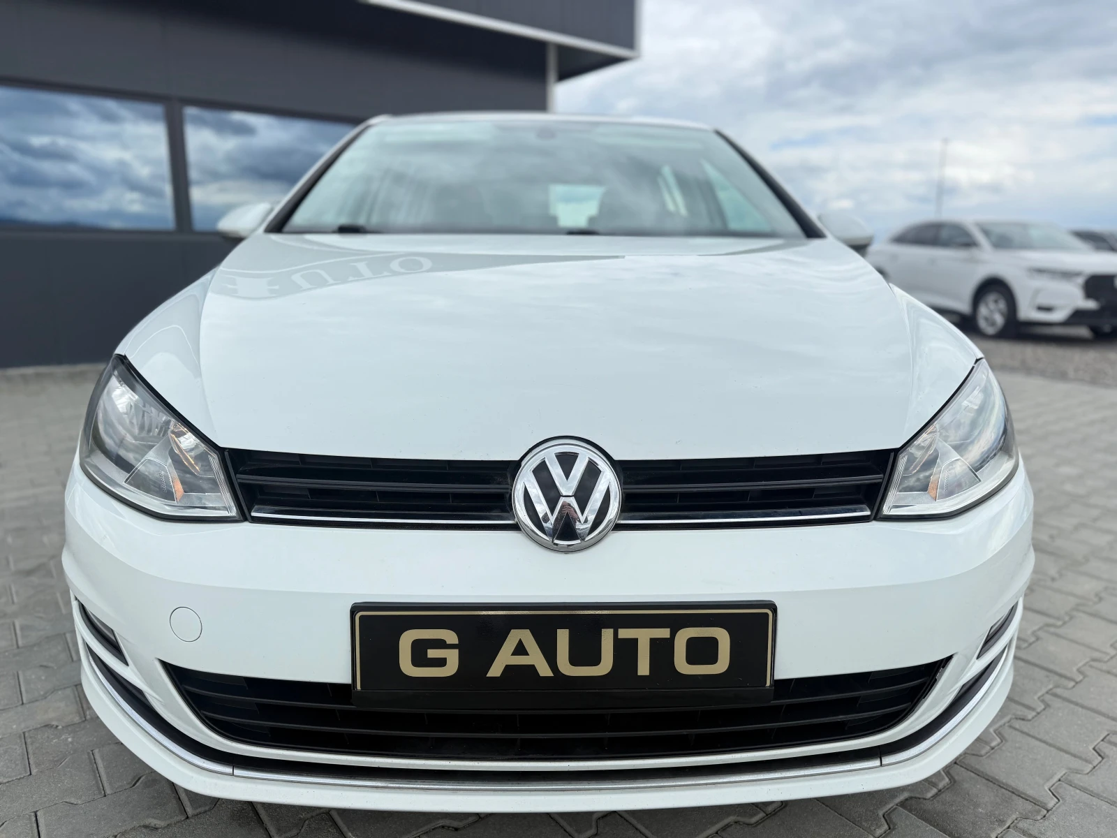 VW Golf 1.6 TDI Highline  Собствен лизинг !!!, снимка 2 - Автомобили и джипове - 54401729