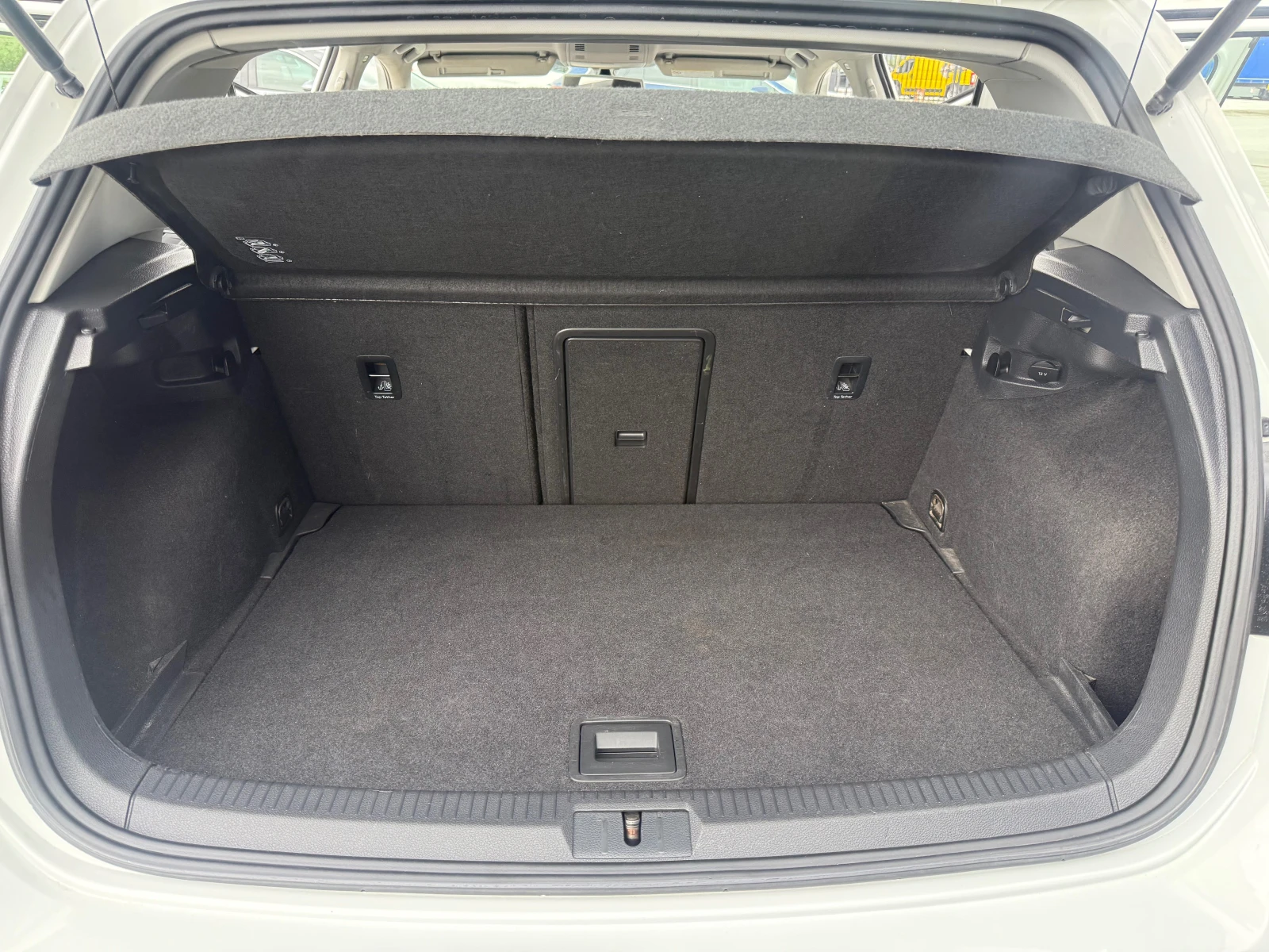 VW Golf 1.6 TDI Highline  Собствен лизинг !!!, снимка 12 - Автомобили и джипове - 54401729