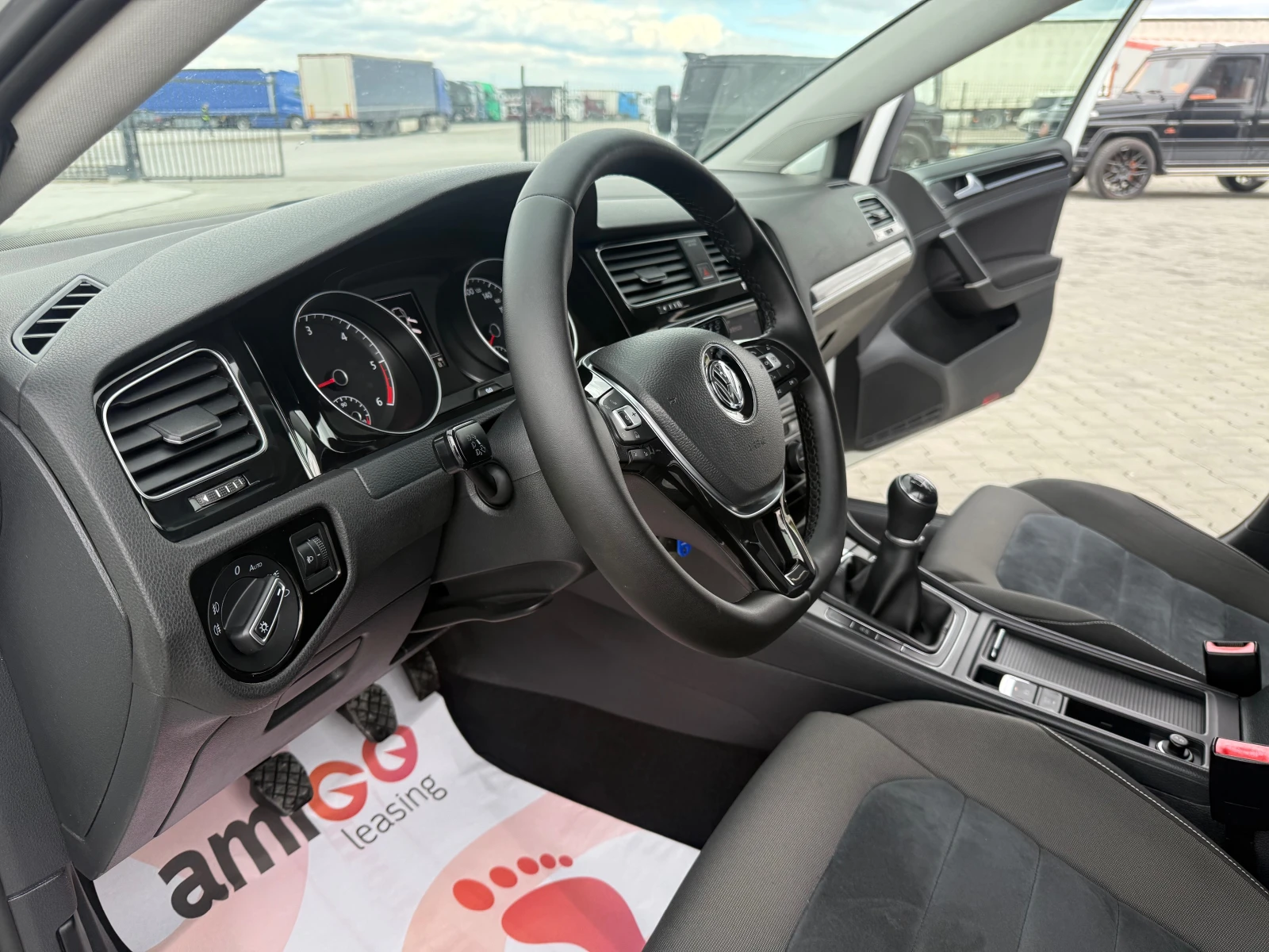 VW Golf 1.6 TDI Highline  Собствен лизинг !!!, снимка 14 - Автомобили и джипове - 54401729