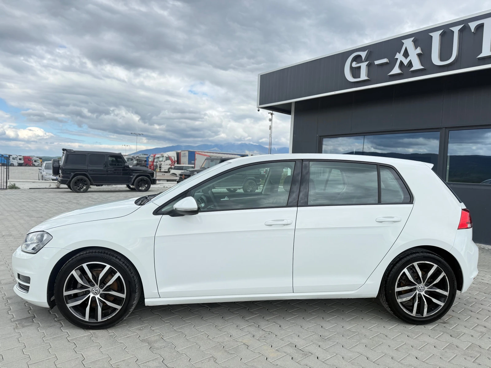 VW Golf 1.6 TDI Highline  Собствен лизинг !!!, снимка 8 - Автомобили и джипове - 54401729