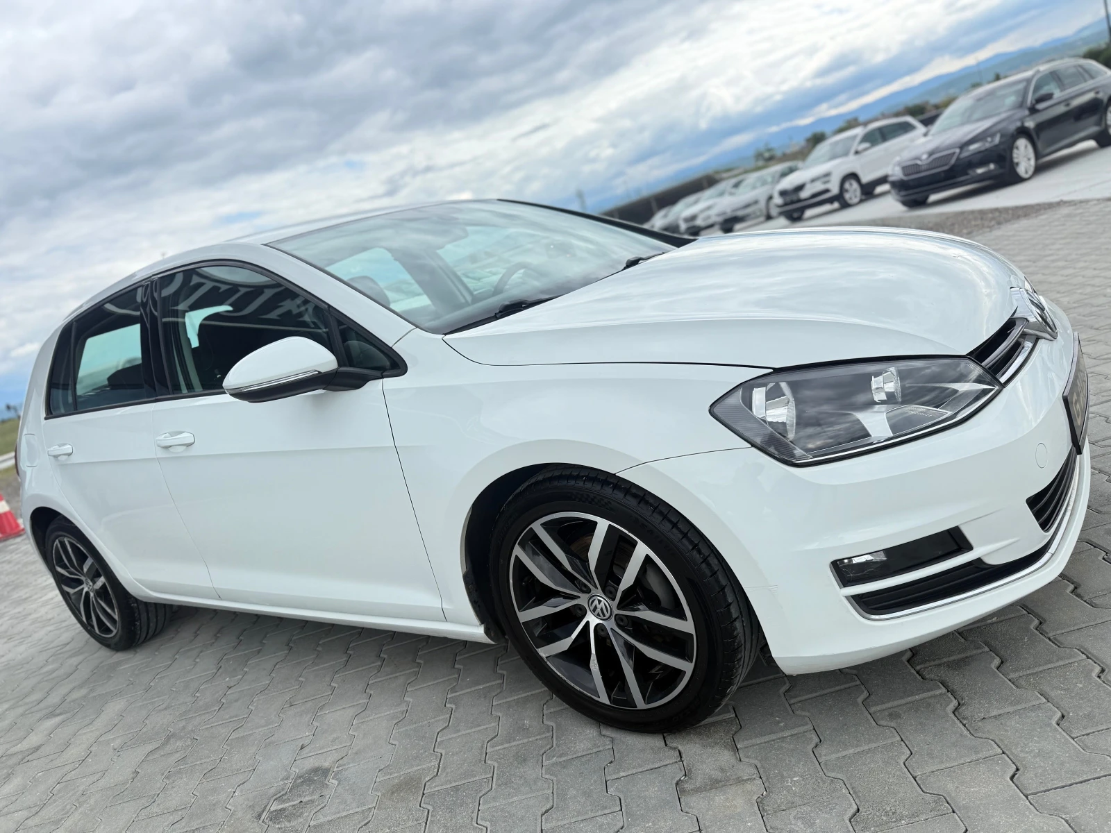 VW Golf 1.6 TDI Highline  Собствен лизинг !!!, снимка 3 - Автомобили и джипове - 54401729
