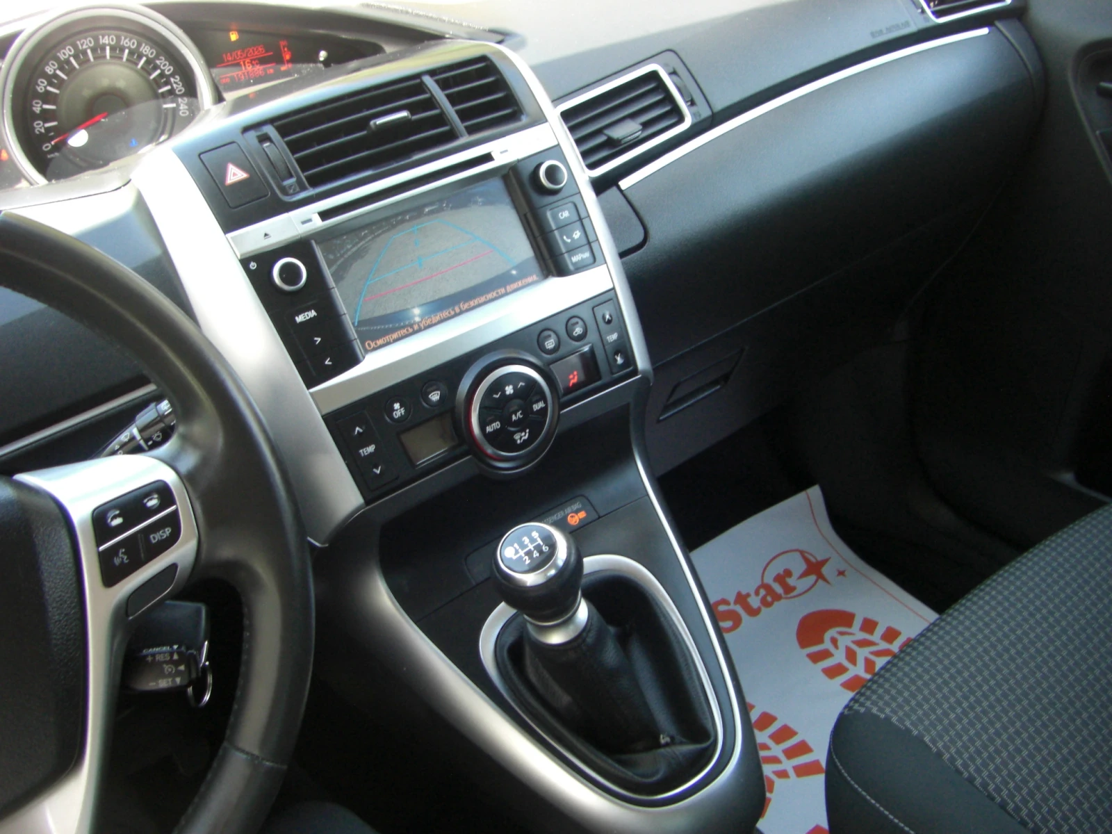Toyota Verso 1.6 D4D NAVI KAMERA 6ck.7MECTA, снимка 12 - Автомобили и джипове - 54553319