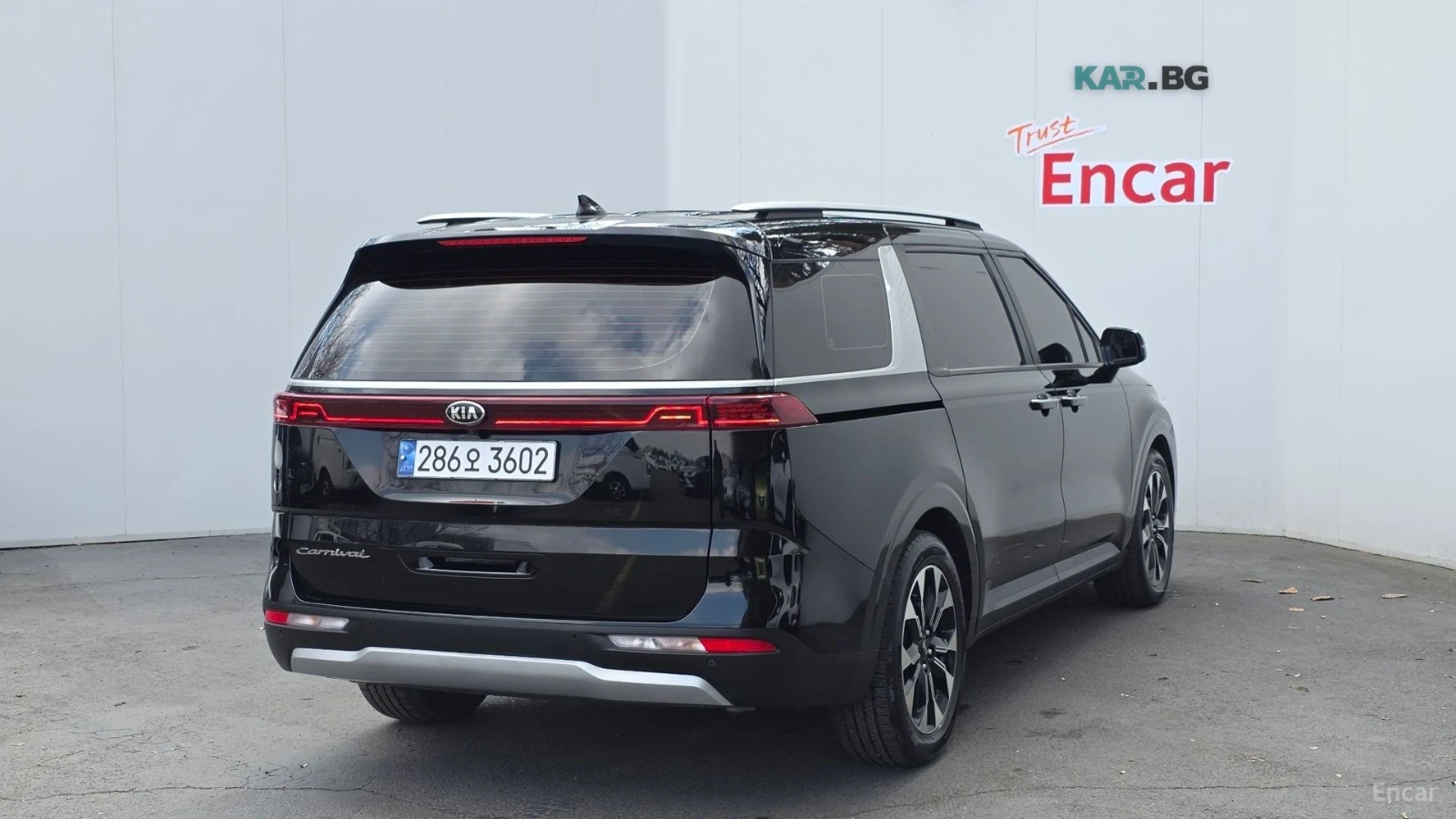 Kia Carnival PRESTIGE* 9-SEATER* DRIVE-ASSISTS* REAR-CAMERA* , снимка 3 - Автомобили и джипове - 54883684