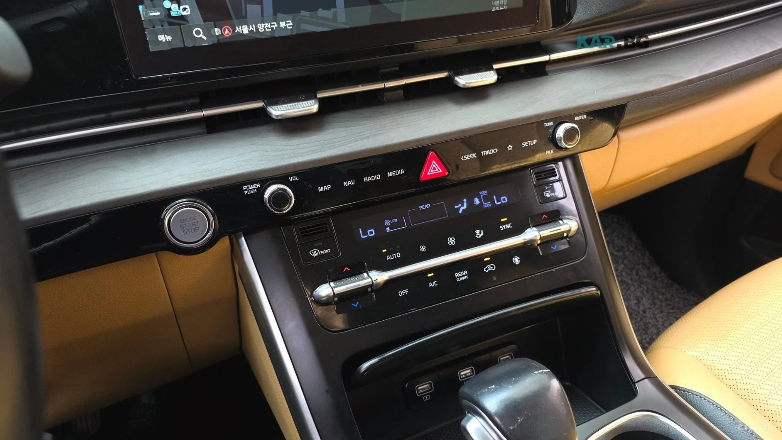 Kia Carnival PRESTIGE* 9-SEATER* DRIVE-ASSISTS* REAR-CAMERA* , снимка 11 - Автомобили и джипове - 54883684