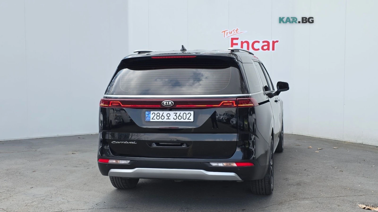 Kia Carnival PRESTIGE* 9-SEATER* DRIVE-ASSISTS* REAR-CAMERA* , снимка 4 - Автомобили и джипове - 54883684