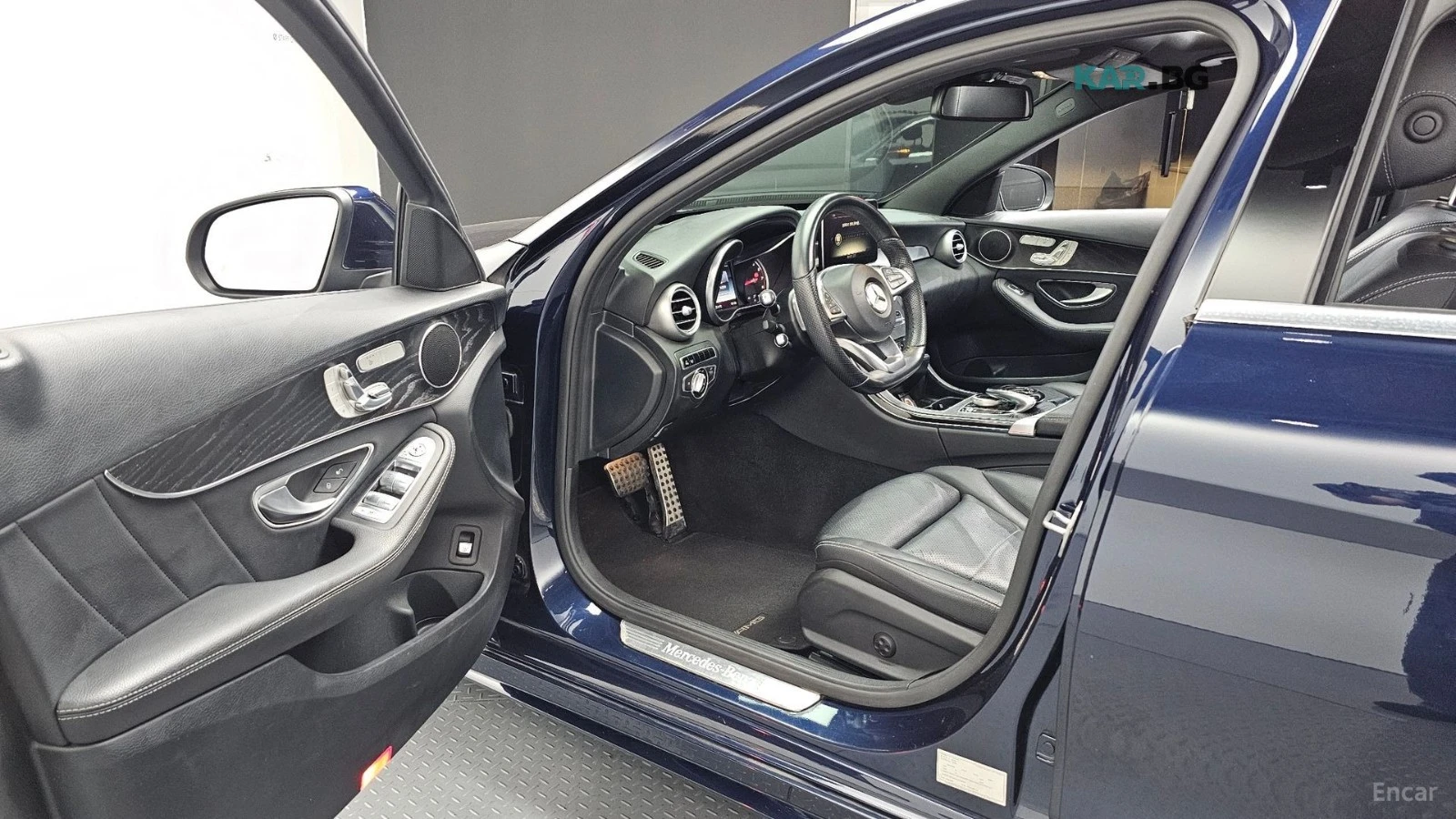 Mercedes-Benz C 200 AMG* HUD* КОЖА* НАВИ* ПАНО* АВТОКРЕДИТ, снимка 8 - Автомобили и джипове - 55709751
