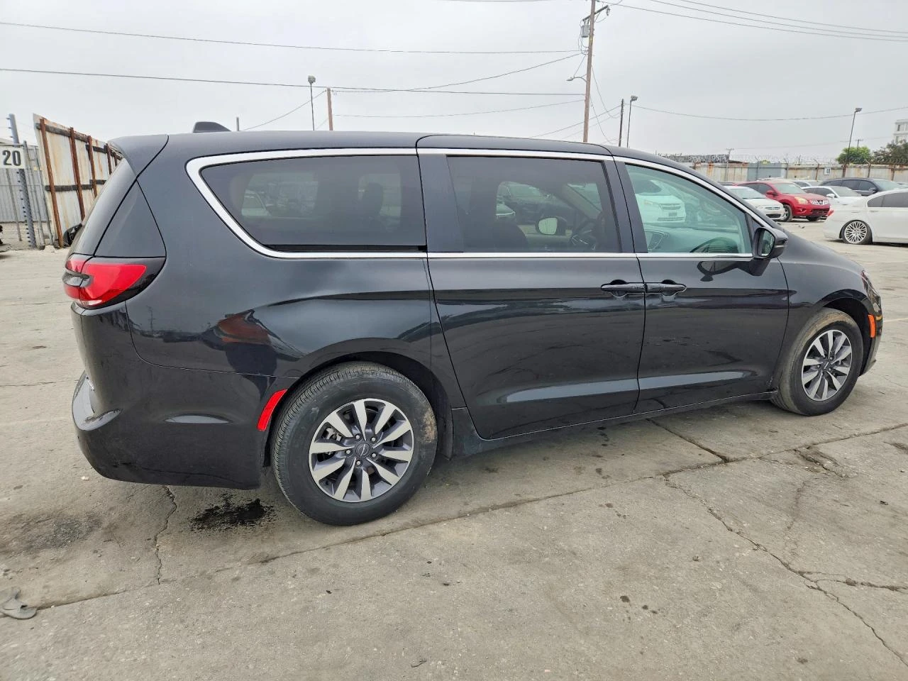 Chrysler Pacifica 3.6l Hybrid Touring L, снимка 3 - Автомобили и джипове - 56076190