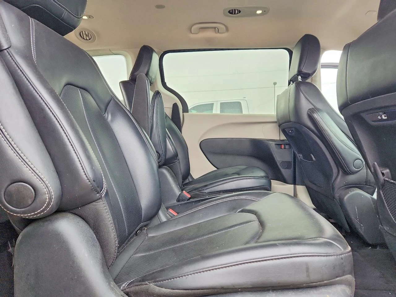 Chrysler Pacifica 3.6l Hybrid Touring L, снимка 11 - Автомобили и джипове - 56076190